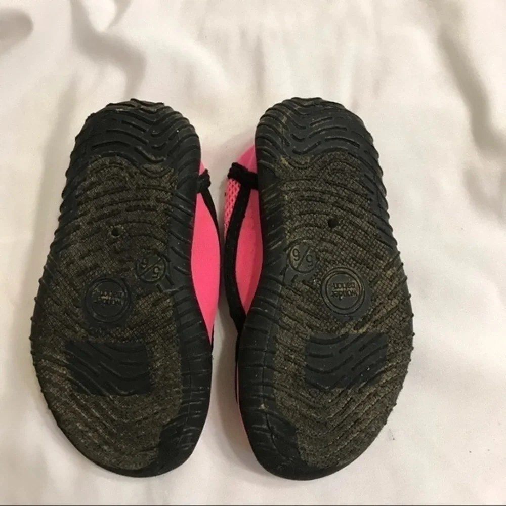 Wonder Nation Kids Pink and Black Swim Shoes-Size 5/6